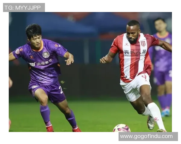 成都羽毛球队在城市联赛积分榜上以76分稳居第一名展现强劲实力